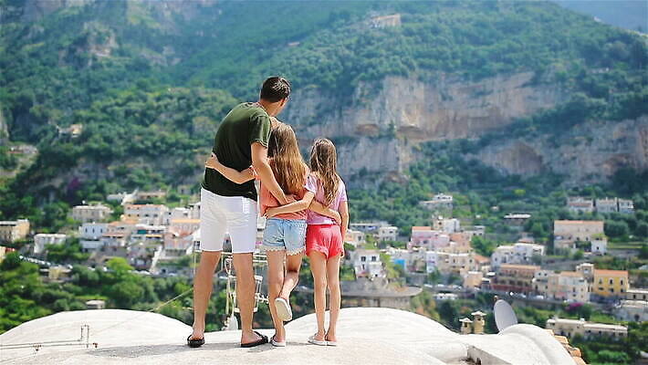 백인 라이프스타일 여자 남자 행복 유럽 어린이 여행 가족 휴가 사람 세명 여행객 마을 이탈리아 도시 MOV 해외동영상 클립영상 서양인 감정 나라 관계 생활 동영상 파일형식