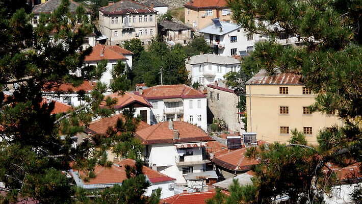 나무 전통 여행 백그라운드 컨셉 건축양식 자연 지붕 날씨 휴가 산 주택 파노라마 풍경 사람없음 건물 여름 도시풍경 마을 환경 놀람 깃발 도시 역사 숲 언덕 그림 생태계 침엽수 타운 구시가지 복잡 생태학 사이프러스 4K MOV 해외동영상 클립영상 식물 건축물 계절 교육 건축 감정 촬영기법 표정 동영상 파일형식