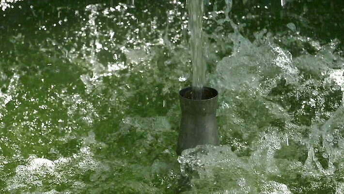 공원 백그라운드 모션 자연 표면 사람없음 야외 장식 여름 파란색 빛 봄 거품 젖음 흐름 추위 가을 물방울 신선 도시 투명 액체 개울 수면 붓기 떨어짐 분수 분무기 제트기 느림 잔물결 스플래쉬 4K MOV 해외동영상 슬로모션 클립영상 계절 공공시설 물결 컬러 컨셉 비행기 촬영기법 물 강 생태계 동영상 파일형식