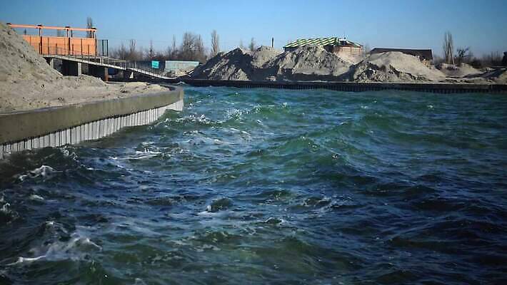 외관 산업 컬러 모션 자연 사람없음 야외 초록색 물 강 달리기 환경 힘 재활용 폭포 흐름 에너지 과학기술 저수지 개울 붓기 역 댐 홍수 대문 분무기 엔진 세대 유지 리가 생태학 수력발전 4K MP4 해외동영상 클립영상 자연요소 공공시설 교육 컨셉 교통시설 기술 문 발전 자연재해 친환경 생태계 동영상 수력에너지 파일형식