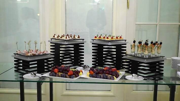 접시 기념일 음식 결혼 이벤트 사람없음 파티 식당 저녁식사 축하 생일 카나페 상쾌 뷔페 앙트레 타파스 MOV 해외동영상 클립영상 식기 감정 컨셉 서양음식 상점 식사 애피타이저 동영상 파일형식