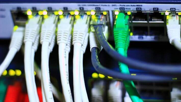 인터넷 비즈니스 전등 기술 사람없음 컴퓨터 디지털 자료 웹 힘 기계 방 장비 정보 네트워크 센터 연결 배열 보안 수납 섬유 획득 잭 스위치 전송 데이터베이스 서버 신발장 의사소통 네트워킹 비어있는 깜빡이다 MOV 해외동영상 클립영상 조명 안전 전자제품 직물 동영상 파일형식