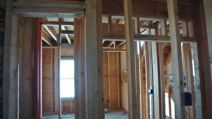 외관 산업 벽 캐나다 건축양식 지붕 새로움 아파트 주택 프레임 건설업 사람없음 내부 건물 목재 빛 미국 건설현장 수리 널 아래 뼈대 잡동사니 복원 설치 수목 합판 4K MOV 해외동영상 클립영상 나무 건축물 건축 컨셉 북아메리카 재료 방향 위치 동영상 파일형식