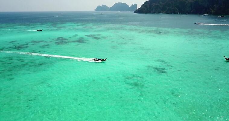 나무 아시아 모래 파도 바다 컬러 섬 여행 요트 태국 자연 하늘 휴가 열대 산 안테나 사람없음 초록색 물 파란색 야자수 만 보트 산호 언덕 마야 항공촬영 드론 터키석 파라다이스 푸켓 그리너리 4K MP4 해외동영상 클립영상 자연요소 식물 나라 뷰포인트 배_교통 통신 자포동물 보석 생태계 마야문명 동영상 파일형식 트랜드컬러
