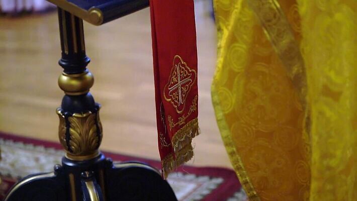 전통 손 기독교 종교 결혼 십자가 실내 사람 사람없음 내부 책 교회 믿음 성경 기도 축하 예수 의식 아빠 황금 성자 성직자 심볼 연습 묘사 서비스 신성 덩어리 교황 성찬식 성체 신앙심 MOV 해외동영상 클립영상 감정 컨셉 종교용품 가족 종교건축 이벤트 건물 신체부위 신_종교 동영상 파일형식