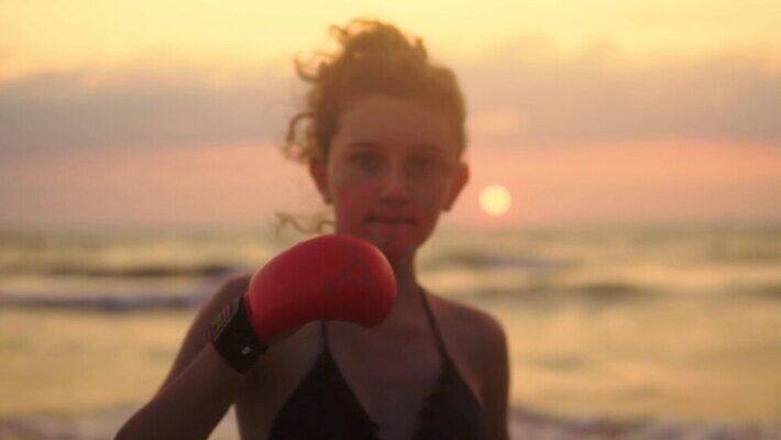 라이프스타일 여자 실루엣 스포츠 바다 장갑 자연 운동선수 건강 인종 사람없음 야외 운동 머리 목도리 일몰 권투 공격 집중 연습 싸움 공격적 규율 4K MP4 해외동영상 클립영상 잡화 컨셉 모션 촬영기법 사람 생활 신체부위 노을 격투기 생태계 동영상 파일형식