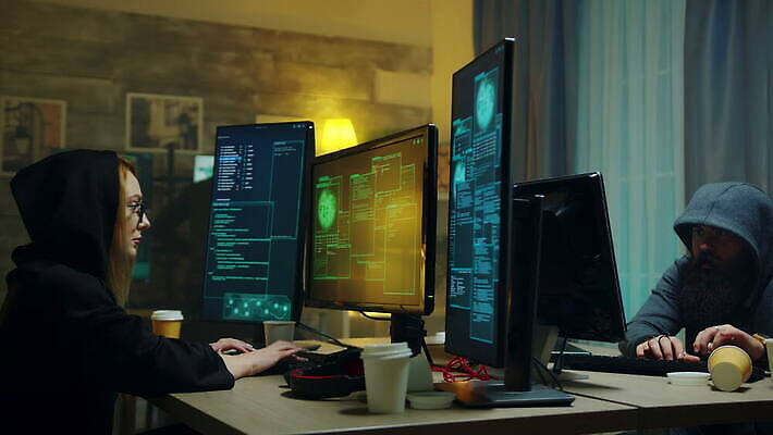 여자 사람없음 컴퓨터 스크린 모니터 자료 웹 어둠 방 정보 타이핑 네트워크 조직 그룹 센터 바이러스 암호 공격 비밀 사이버 보안 신분 시스템 해킹 해커 깊이 데이터베이스 서버 소프트웨어 악성코드 정부 뺏기 4K MOV 해외동영상 클립영상 컨셉 인터넷 모션 안전 사람 전자제품 범죄 동영상 파일형식