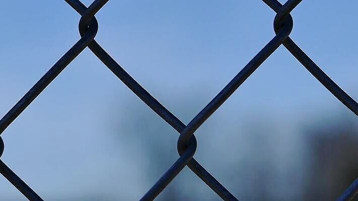 백그라운드 사람없음 야외 울타리 보호 보안 철사 MP4 해외동영상 클립영상 컨셉 안전 담장 동영상 파일형식