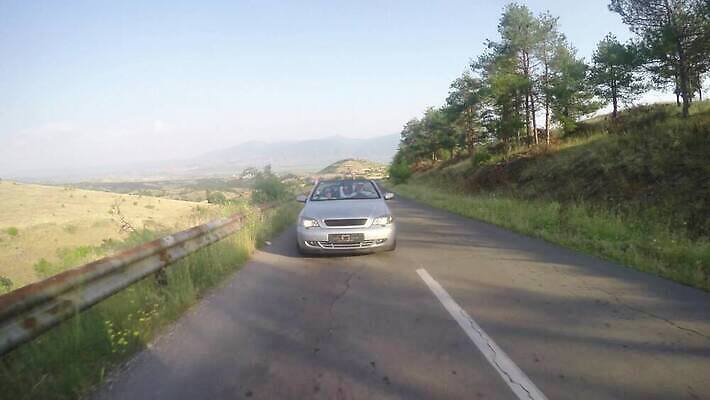 라이프스타일 커플 여자 행복 도로 여행 자동차 휴가 갈색머리 미소 사람 사람없음 야외 여름 친구 햇빛 태양 파티 일몰 기쁨 꿈 운전 운전사 고급 오픈카 자동 4K MP4 해외동영상 클립영상 자연요소 직업 헤어스타일 계절 감정 길 육상교통 컨셉 관계 교통시설 모션 승용차 표정 이벤트 생활 노을 동영상 파일형식