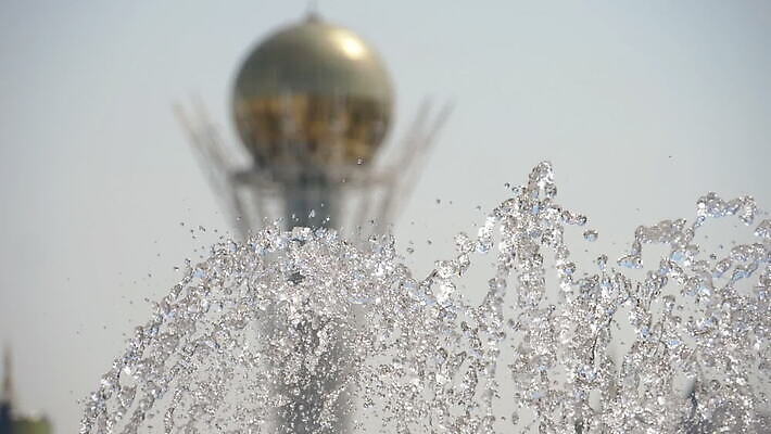 디자인 아시아 여행 건축양식 하늘 새로움 사람없음 건물 파란색 뷰티 탑 흰색 도시 센터 황금 심볼 분수 천연기념물 랜드마크 수도권 여의주 카자흐스탄 스타일 MOV 해외동영상 클립영상 건축물 건축 나라 컬러 컨셉 지역 동영상 파일형식