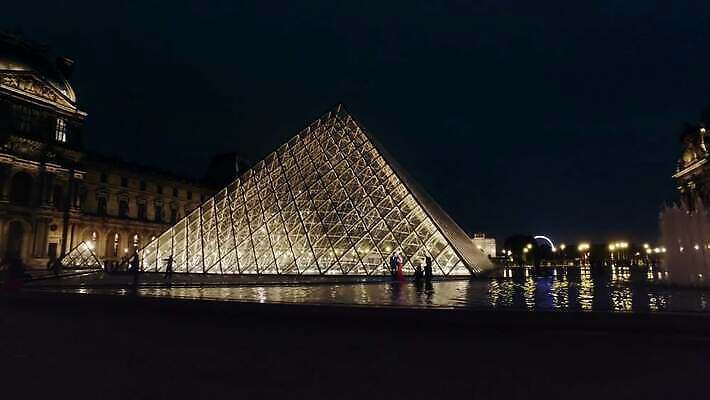 유럽 문화 여행 백그라운드 건축양식 유리 하늘 미술 풍경 사람없음 건물 물 빛 도시풍경 반사 여행객 황혼 새벽 궁전 낭만 프랑스 도시 역사 야간 저녁 전시회 박물관 피라미드 천연기념물 프랑스어 랜드마크 옛날 철강 1인칭시점 파리(프랑스) 4K MP4 해외동영상 클립영상 자연요소 문자 건축물 시선 건축 나라 컨셉 고건축 재질 문화예술 사람 일몰 전시 동영상 파일형식