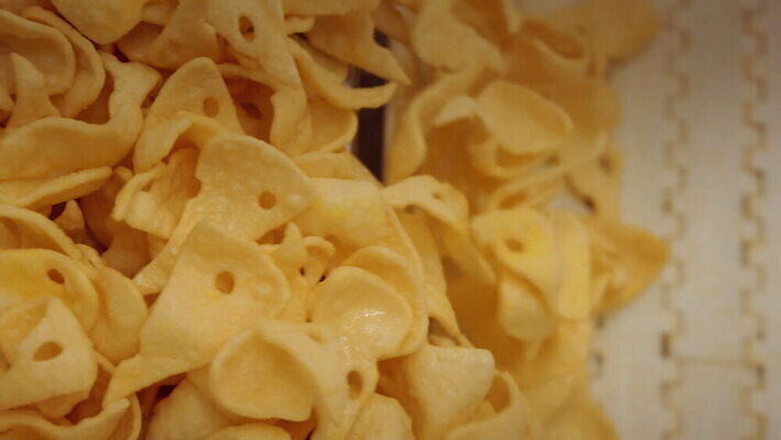 모양 산업 선 백그라운드 비즈니스 공장 사람없음 노란색 기계 장비 닫기 맛 제조 상품 소금 방법 자동 자동화 짠맛 컨베어밸트 해로움 맛있는 MOV 해외동영상 클립영상 컬러 컨셉 공업 모션 동영상 파일형식