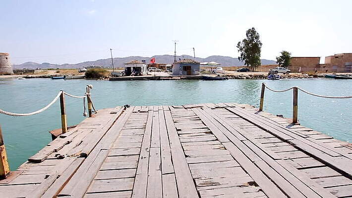 도로 밧줄 바다 여행 휴가 사람없음 야외 목재 물 울타리 태양 깃발 보트 당기기 정상 위험 기어 뗏목 알바니아 핸드메이드 혼자 MOV 해외동영상 클립영상 자연요소 나무 길 줄 교통수단 컨셉 배_교통 재료 교통시설 모션 담장 동영상 파일형식 남유럽