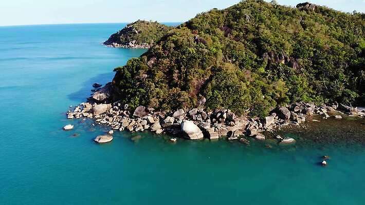 나무 아시아 바다 섬 태국 자연 사람없음 야외 초록색 파란색 태평양 항공촬영 4K MP4 해외동영상 클립영상 식물 나라 뷰포인트 컬러 생태계 동영상 파일형식