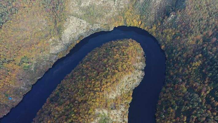 자연 안테나 파노라마 숙이기 사람없음 강 골짜기 계곡 일몰 놀람 시골 숲 체코 프라하 항공촬영 드론 랜드마크 보헤미아 편자 4K MOV 해외동영상 클립영상 감정 유럽 뷰포인트 포즈 통신 촬영기법 표정 노을 생태계 동영상 말발굽 파일형식
