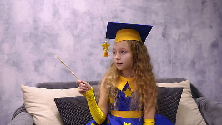 별 크리스마스 지팡이 미래 요정 한명 우주 할로윈 마법사 마술사 막대기 선택 예측 마녀 마법 보여주기 몽상가 캡모자 카피스페이스 비어있는 4K MOV 해외동영상 클립영상 자연요소 모자_잡화 1 기념일 컨셉 모션 사람 공백 마술 동영상 파일형식