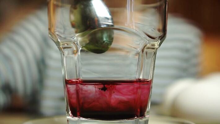 손 디자인 교육 어린이 컬러 백그라운드 오렌지 탁자 수채화 부활절 잉크 주택 창조 미술 사람 빨간색 물 학습 컬러풀 주방 숟가락 페인트 유치원 방 붓 그리기 혈액 떨어짐 정상 혼합 공예 책상 예술가 페인트붓 화가 아크릴 MP4 해외동영상 클립영상 자연요소 직업 기념일 가구 컨셉 과일 모션 재질 문화예술 수저 취미 건물 신체부위 동영상 파일형식