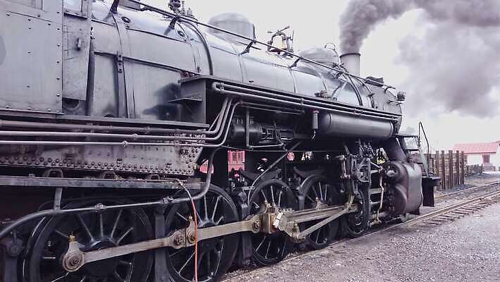 산업 여행 백그라운드 교통시설 사람없음 금속 검은색 힘 기계 기찻길 기차 골동품 흰색 시골 바퀴 역사 클래식 연기 역 수증기 철 향수 복고 트랙터 엔진 공학 구식 보일러 석탄 선로 옛날 철강 4K MOV 해외동영상 클립영상 교육 육상교통 컬러 교통 컨셉 재질 대중교통 화장품 농기계 시설 특수차량 동영상 파일형식