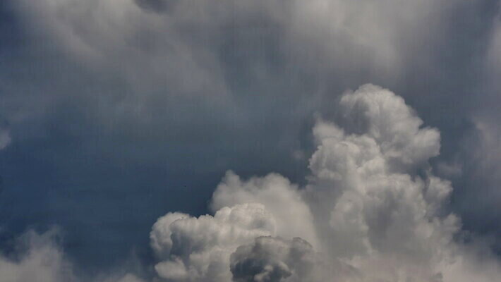 구름 컬러 백그라운드 자연 하늘 날씨 풍경 사람없음 야외 가로 여름 파란색 빛 햇빛 태양 뷰티 우주 환경 흰색 전원 분위기 장면 천국 솜털 스카이라인 내추럴 오존 적란운 천창 유일 4K 타임랩스 MOV 해외동영상 클립영상 자연요소 계절 컨셉 촬영기법 전기에너지 생태계 동영상 파일형식 구름_자연