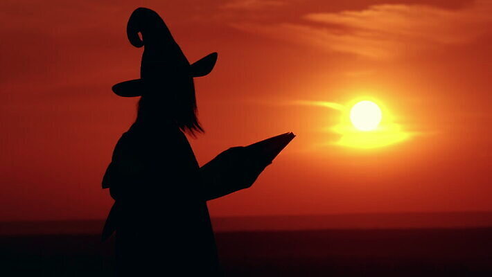 드레스 계절 실루엣 컨셉 오렌지 자연 하늘 동화 추상 요정 따뜻함 한명 사람 야외 책 빨간색 햇빛 태양 노란색 일출 어둠 할로윈 가을 큼 무서움 읽기 언덕 마녀 마법 스카이라인 10월 호러 4K MOV 해외동영상 클립영상 자연요소 1 옷 감정 컬러 무늬 과일 모션 촬영기법 노을 날짜 크기 생태계 공포 동영상 파일형식