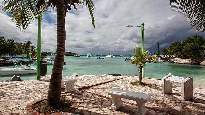 구름 컬러 섬 여행 건축양식 휴가 열대 주택 파노라마 사람없음 물 파란색 강 도시풍경 컬러풀 상점 일몰 산책로 도시 저녁 쿠바 포트 타운 도미니카공화국 랜드마크 식민지 아바나 스타일 4K 타임랩스 MP4 해외동영상 클립영상 자연요소 건축 길 촬영기법 풍경 건물 노을 남아메리카 중앙아메리카 야간 동영상 파일형식