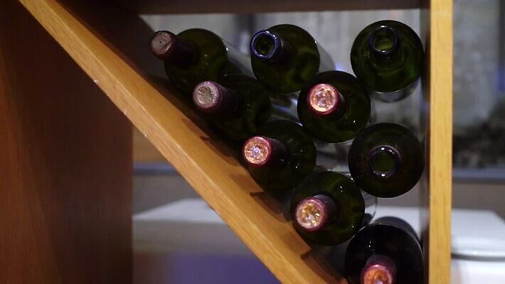 음료 실내 사람없음 식당 와인 흰색 알코올 바 저녁 샴페인 지하실 MOV 해외동영상 클립영상 컬러 주류 내부 상점 야간 동영상 파일형식