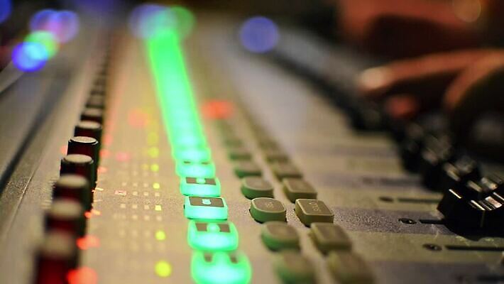 음악 음향기기 노래 사람없음 소리 CD 변화 볼륨 DVD 섞기 자동 제어 MOV 해외동영상 클립영상 컨셉 문화예술 전자제품 동영상 파일형식