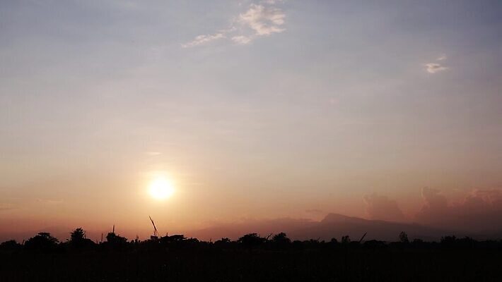 계절 백그라운드 모션 자연 하늘 산 사람없음 야외 파란색 햇빛 일출 안개 분위기 연기 숲 동영상 오지 4K 타임랩스 MP4 해외동영상 클립영상 컬러 컨셉 날씨 촬영기법 태양 노을 생태계 파일형식
