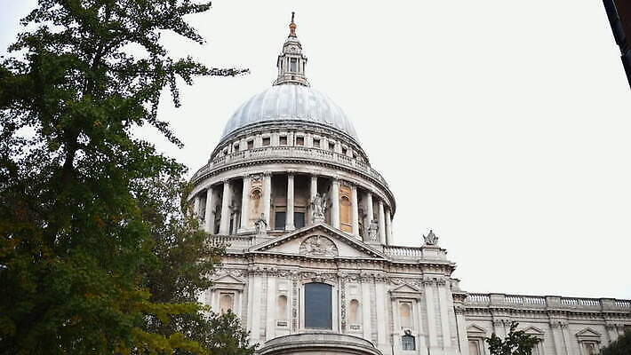 나무 영어 외관 유럽 종교 여행 건축양식 자연 하늘 영국 잉글랜드 사람없음 건물 초록색 파란색 뷰티 성당 교회 도시 역사 저녁 런던 동영상 천연기념물 랜드마크 수도권 숭배 MOV 해외동영상 클립영상 식물 문자 건축물 건축 나라 컬러 종교건축 야간 생태계 지역 파일형식