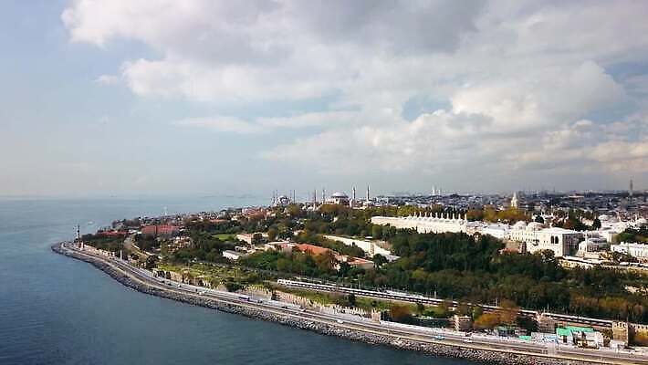 유럽 벽 여행 중동 건축양식 자동차 자연 하늘 거리 이스탄불 안테나 사람없음 탑 기차 도시 역사 이슬람교 박물관 모스크 칠면조 랜드마크 옛날 4K MP4 튀르키예 해외동영상 클립영상 건축물 건축 나라 아시아 종교 육상교통 통신 조류 대중교통 생태계 동영상 파일형식