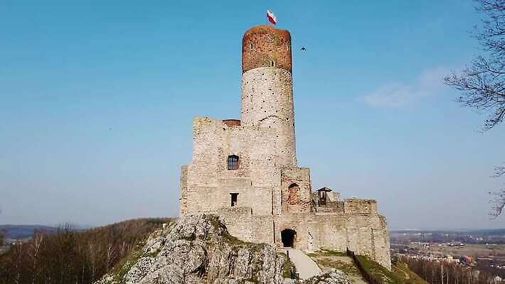 나무 유럽 조류 하늘 사람없음 궁전 깃발 중세기사 박물관 복고 폴란드 천연기념물 옛날 4K MOV 해외동영상 클립영상 식물 동물 나라 고건축 동영상 파일형식