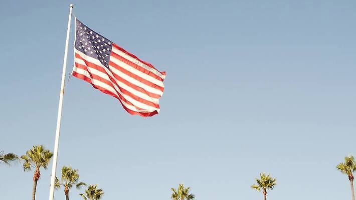 물결 상징 여행 백그라운드 하늘 바람 휴가 사람없음 여름 야자수 햇빛 뷰티 맑음 미국 꿈 자유 분위기 성조기 심볼 심플 캘리포니아 태평양 애국심 할리우드 로스앤젤레스 독립 전국 카피스페이스 4K 산타모니카 MP4 해외동영상 클립영상 자연요소 나무 계절 바다 컨셉 북아메리카 날씨 태양 공백 국기 동영상 파일형식