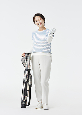 포토 JPG 스튜디오촬영 전신 여자 노년 할머니 스포츠 골프 실내 한명 서기 미소 앞모습 실버라이프 한국인 60대 골프가방 손내밀기 골프웨어 흰배경 노인여자한명만 파크골프 국내포토 1 라이프스타일 옷 뷰포인트 백그라운드 가방 모션 골프용품 표정 사람 동양인 손짓 성인 내부 구기 흰색 여자한명만 노인여자만 파일형식