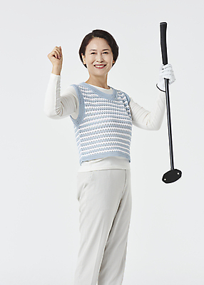 포토 JPG 스튜디오촬영 응시 여자 노년 할머니 스포츠 골프 실내 한명 미소 들기 상반신 옆모습 실버라이프 파이팅 주먹 골프채 한국인 60대 골프웨어 흰배경 노인여자한명만 파크골프 국내포토 1 라이프스타일 시선 옷 뷰포인트 백그라운드 모션 골프용품 표정 사람 동양인 성인 내부 구기 흰색 여자한명만 노인여자만 파일형식