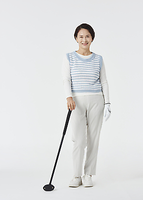 포토 JPG 스튜디오촬영 전신 여자 노년 할머니 스포츠 골프 실내 한명 서기 미소 앞모습 실버라이프 골프채 한국인 잡기 60대 골프웨어 흰배경 노인여자한명만 파크골프 국내포토 1 라이프스타일 옷 뷰포인트 백그라운드 모션 골프용품 표정 사람 동양인 성인 내부 구기 흰색 여자한명만 노인여자만 파일형식