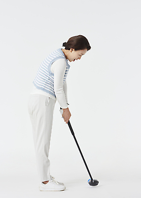 포토 JPG 스튜디오촬영 전신 여자 노년 할머니 스포츠 골프 골프공 실내 한명 서기 들기 옆모습 실버라이프 골프채 한국인 60대 골프웨어 흰배경 준비자세 퍼팅 노인여자한명만 파크골프 국내포토 1 라이프스타일 옷 뷰포인트 포즈 백그라운드 공 모션 골프용품 사람 동양인 성인 내부 구기 흰색 준비 여자한명만 노인여자만 파일형식