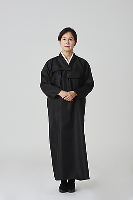 포토 JPG 스튜디오촬영 전신 여자 노년 할머니 회색배경 실내 무표정 한명 서기 앞모습 실버라이프 한국인 슬픔 60대 손모으기 장례 상복 노인여자한명만 국내포토 1 라이프스타일 감정 뷰포인트 백그라운드 모션 표정 사람 동양인 손짓 성인 내부 회색 여자한명만 노인여자만 파일형식