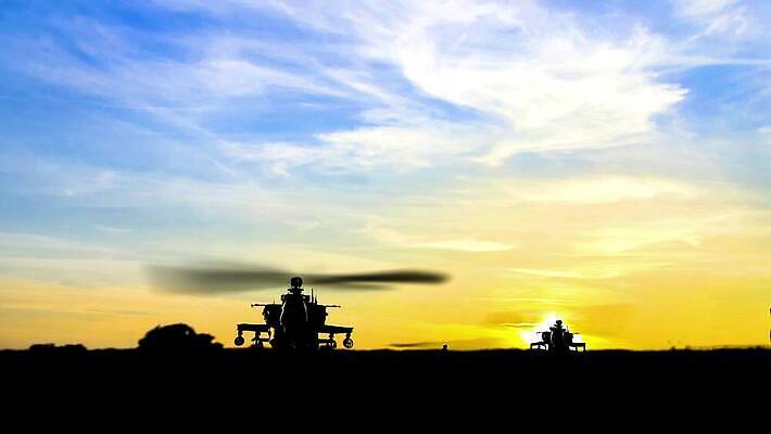 무기 불 사람없음 태양 일출 힘 기계 일몰 군인 사막 총 안개 헬리콥터 목표 공격 미사일 시작 군용 싸움 전쟁 탱크 항공촬영 아프가니스탄 이라크 수평선 4K MP4 해외동영상 클립영상 자연요소 직업 뷰포인트 컨셉 중동 모션 날씨 비행기 군대 노을 동영상 국군 파일형식