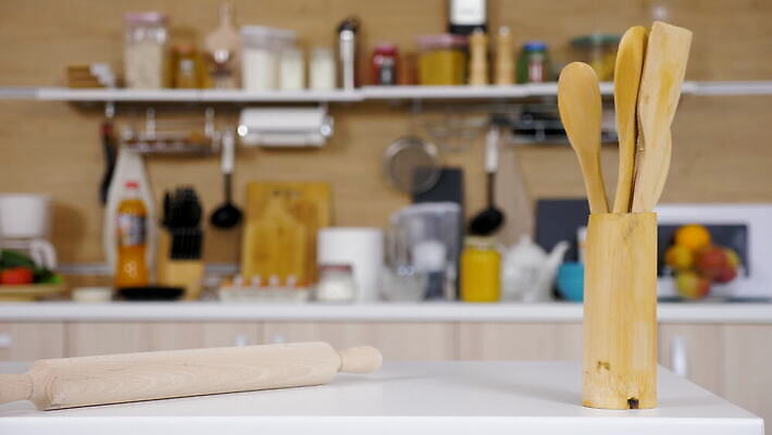 라이프스타일 컬러 가구 거실 의자 건축양식 창문 탁자 새로움 바닥 아파트 주택 실내 사람없음 내부 건물 장식 빛 인테리어 주방 식사 방 흰색 재산 플랫 고급 오븐 계산대 리빙 진짜 스타일 비어있는 4K MOV 해외동영상 클립영상 건축물 디자인 건축 생활용품 컨셉 생활 금융 가전제품 동영상 파일형식