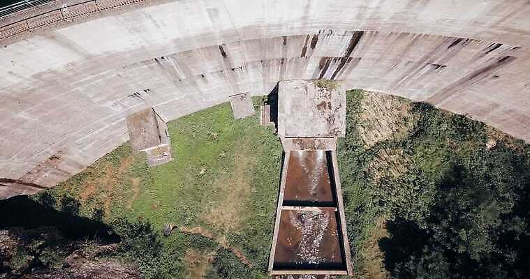 산업 호수 여행 건축양식 자연 하늘 산 안테나 풍경 사람없음 야외 물 강 환경 골짜기 힘 흐름 발전기 에너지 저수지 역 댐 아치 장면 애리조나 공학 세대 개발 랜드마크 수력발전 콘크리트 콜로라도 4K MP4 해외동영상 클립영상 자연요소 공공시설 교육 건축 컨셉 통신 교통시설 미국 발전소 발전 생태계 동영상 수력에너지 파일형식