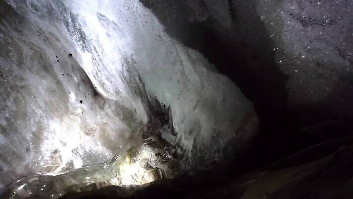 호수 여행 백그라운드 겨울 자연 하늘 산 실내 아이슬란드 사람없음 야외 물 파란색 뷰티 냉동 얼음 추위 안개 광선 흰색 등불 투명 동굴 크리스탈 북극 묘사 빙하 서리 빙산 북쪽 내추럴 종유석 카자흐스탄 4K 알마티 MP4 해외동영상 클립영상 자연요소 계절 유럽 아시아 컬러 날씨 조명 내부 광석 극지방 방향 생태계 동영상 파일형식