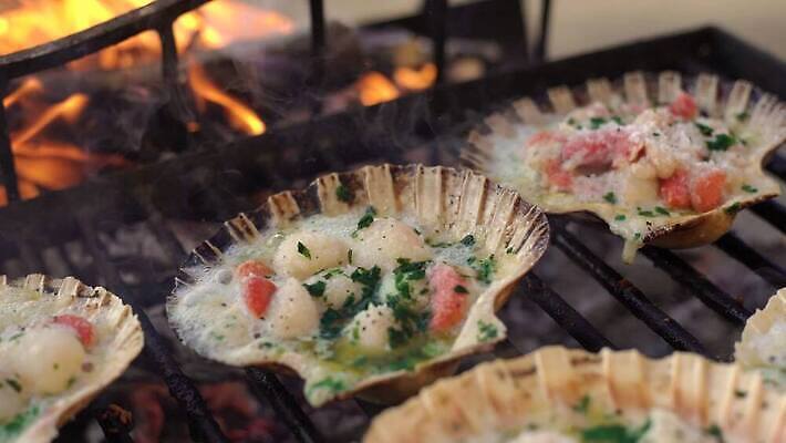 접시 음식 바다 백그라운드 채소 재료 불 조개 새우 한국 실내 육류 요리 사람없음 가로 빨간색 식당 일본 식사 저녁식사 튀김 신선 연기 맛 그릴 바비큐 난로 굽기 지중해 먹기 해산물 가리비 숯 연소 석탄 신발장 일본음식 맛있는 4K MP4 해외동영상 클립영상 자연요소 식기 아시아 컬러 컨셉 식재료 모션 주방용품 어패류 갑각류 내부 상점 난방기 구이 동영상 파일형식