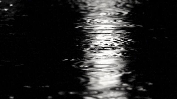 디자인 계절 호수 물결 파도 백그라운드 자연 표면 날씨 거리 사람없음 야외 물 파란색 반사 검은색 어둠 소리 젖음 흐름 가을 물방울 연못 신선 원형 액체 고리 떨어짐 야간 빗방울 당구 런던 질감 웅덩이 분무기 폭풍 땅바닥 샤워실 잔물결 스플래쉬 4K MP4 해외동영상 윤슬 클립영상 자연요소 도형 바다 컬러 컨셉 영국 바닥 구기 비_날씨 생태계 동영상 샤워시설 파일형식