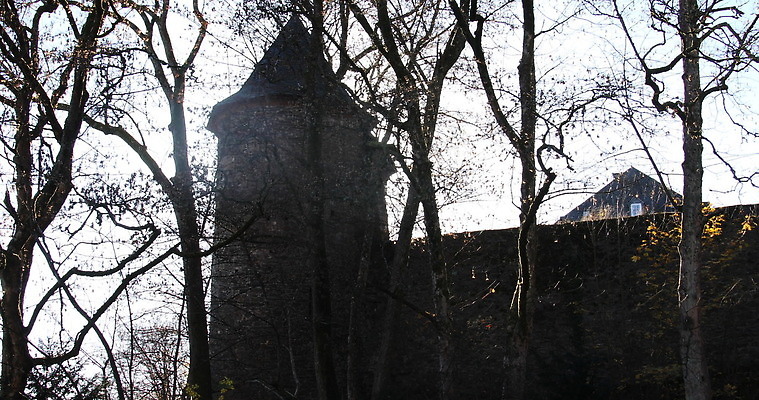 구름 벽 하늘 유물 벽돌 사람없음 건물 초록색 파란색 갈색 탑 바위 성 역사 대문 4K MOV 해외동영상 클립영상 자연요소 전통 건축물 컬러 문 돌_바위 동영상 파일형식