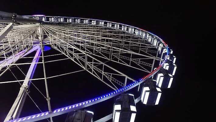 공원 유럽 여행 크리스마스 건축양식 하늘 전등 조명 거리 사람없음 야외 건물 빛 도시풍경 금속 검은색 어둠 프랑스 흰색 도시 바퀴 원형 야간 저녁 큼 장면 빛망울 프랑스어 랜드마크 수도권 옛날 오벨리스크 파리(프랑스) 4K MP4 해외동영상 클립영상 자연요소 도형 문자 건축물 공공시설 기념일 건축 나라 컬러 재질 풍경 크기 지역 동영상 파일형식