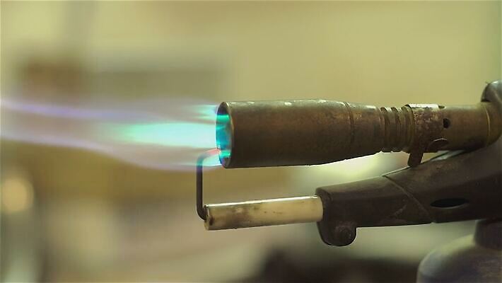 산업 백그라운드 모션 불 추상 불꽃 따뜻함 요리 사람없음 빛 금속 주방 검은색 어둠 기계 장비 에너지 녹음 손전등 업무 뜨거움 수리 위험 난로 버너 연료 가스 느림 연소 방법 용접 철강 화상 4K MOV 해외동영상 슬로모션 클립영상 자연요소 컬러 컨셉 무늬 재질 조명 촬영기법 기록 작업 상처 난방기 동영상 파일형식