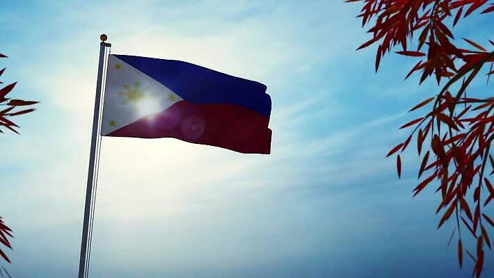 나무 배너 실루엣 물결 파도 백그라운드 하늘 바람 사람없음 그래픽 햇빛 태양 흐름 자유 깃발 불기 군용 만들기 지역 깃대 봉 애니메이션 동영상 애국심 명예 공화국 전국 정부 통일 필리핀사람 4K MOV 해외동영상 클립영상 자연요소 식물 나라 바다 컨셉 모션 날씨 군대 촬영기법 파일형식