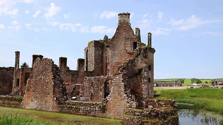 유럽 문화 벽 여행 건축양식 하늘 영국 잉글랜드 풍경 사람없음 야외 건물 목재 여행객 탑 수확 골동품 바위 도시 성 방어 중세 역사 재산 오브젝트 폐허 군용 전쟁 대포 동영상 랜드마크 옛날 스코틀랜드 MOV 해외동영상 클립영상 나무 건축물 건축 나라 무기 농업 재료 군대 어류 사람 금융 돌_바위 파일형식