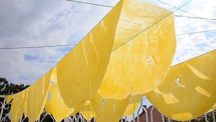 직업 물결 음식 재료 가정 하늘 주방용품 건조 요리 사람없음 햇빛 이탈리아 빵집 닫기 밀기 밀 유연 준비 생태계 이탈리아문화 날것 반죽 밀가루 동영상 그리스인 강렬 마케도니아 음식준비 페스츄리 핸드메이드 바클라바 MOV 튀르키예 해외동영상 클립영상 서양인 유럽 아시아 빵 생활용품 모션 디저트 곡류 태양 상점 가루 유럽문화 파일형식 남유럽