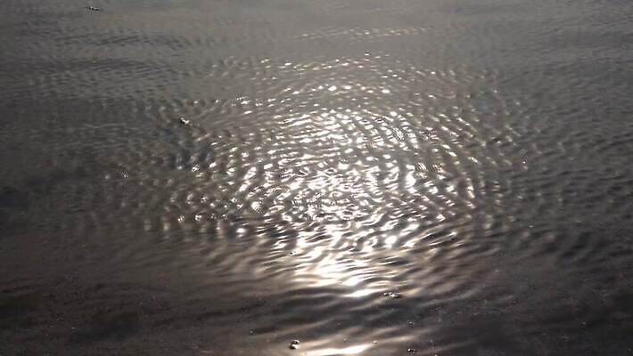 파도 바다 백그라운드 패턴 자연 벽지 표면 추상 휴가 사람없음 물 여름 파란색 빛 강 햇빛 태양 반사 젖음 신선 투명 액체 질감 노려봄 4K MP4 해외동영상 클립영상 자연요소 계절 컬러 무늬 표정 생태계 동영상 파일형식